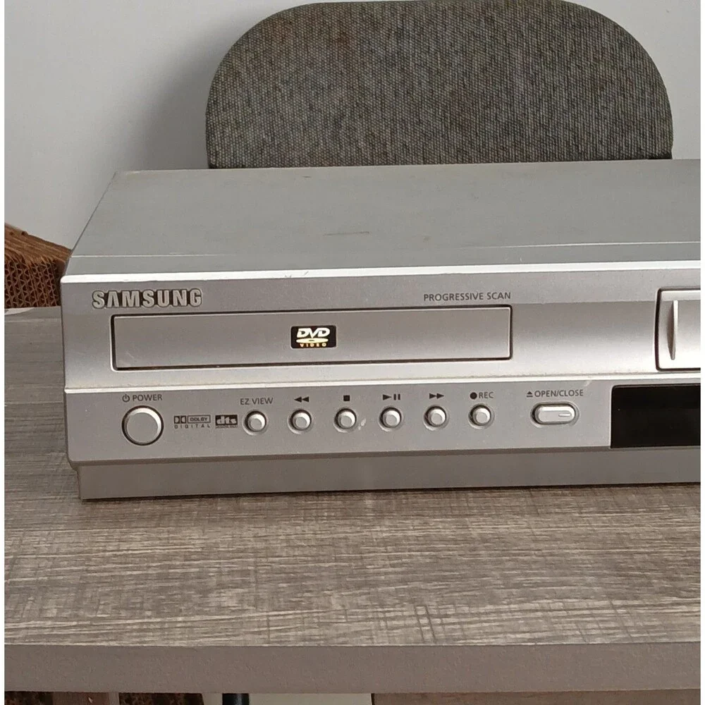 Samsung VCR DVD-V4600C. Silver. DVD/VHS Combo. PARTS ONLY. No Remote.